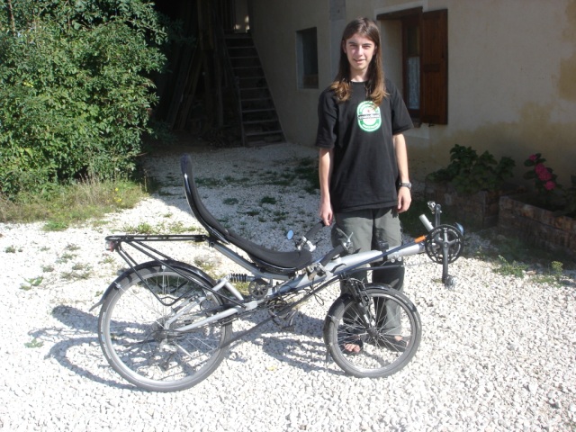 un cousin et un vélo
