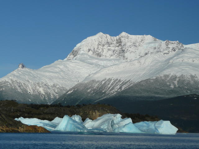 amas devant la montagne