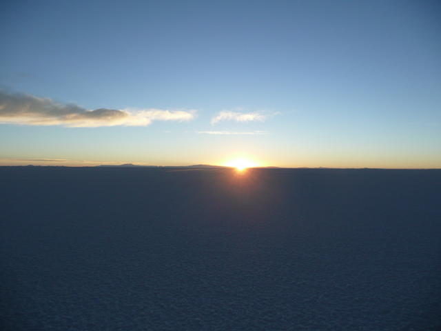 le soleil se lève sur le salar